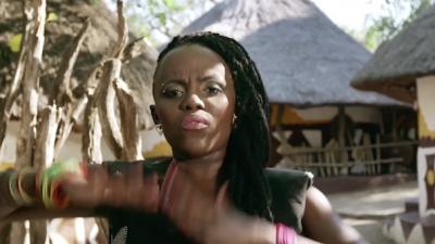 Filmstill: DJ Ganyani feat. FB (Music), Pilot Films (Video): «Xigubu» (South Africa 2013)