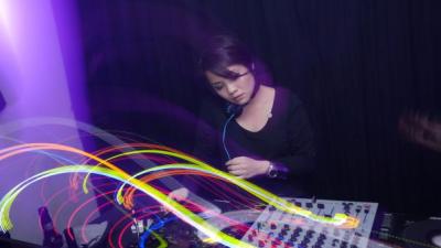 Ocean Lam performing in a club in Hong Kong (photo: Promo, 2018)