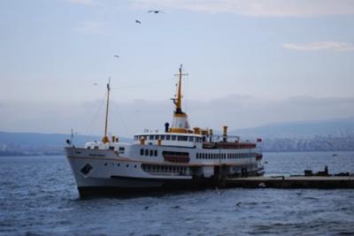 Boat on the Bosporus named Barış Manço (photo: Holger Lund)