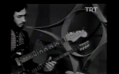 Image 8: Hür-El, still from a performance on Turkish television of the song Sevenler Ağlarmış (1974)
