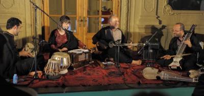 Khaled Arman (mit der Dilruba) und das Ensemble Kaboul in Bern (photo: Ute Schendel)