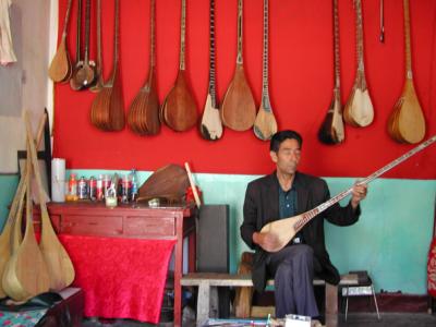 Kurban, an Uyghur instrument maker.