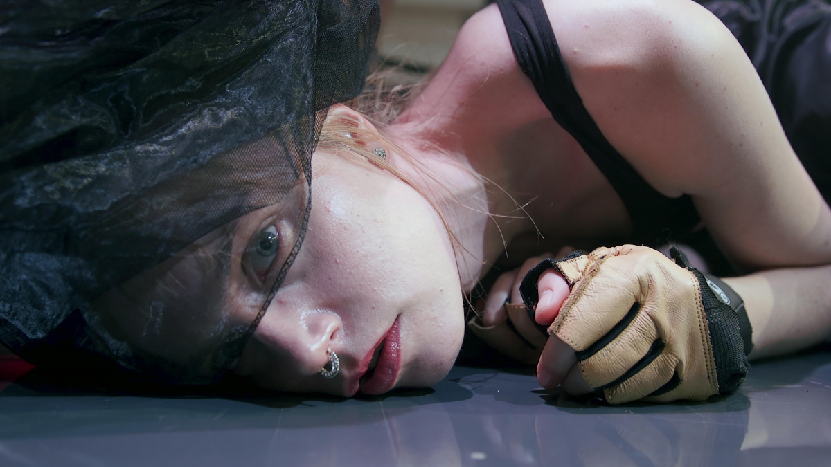 Filmstill: «SIKSA: Stabat Mater Dolorosa», Piotr Macha, 2019.
