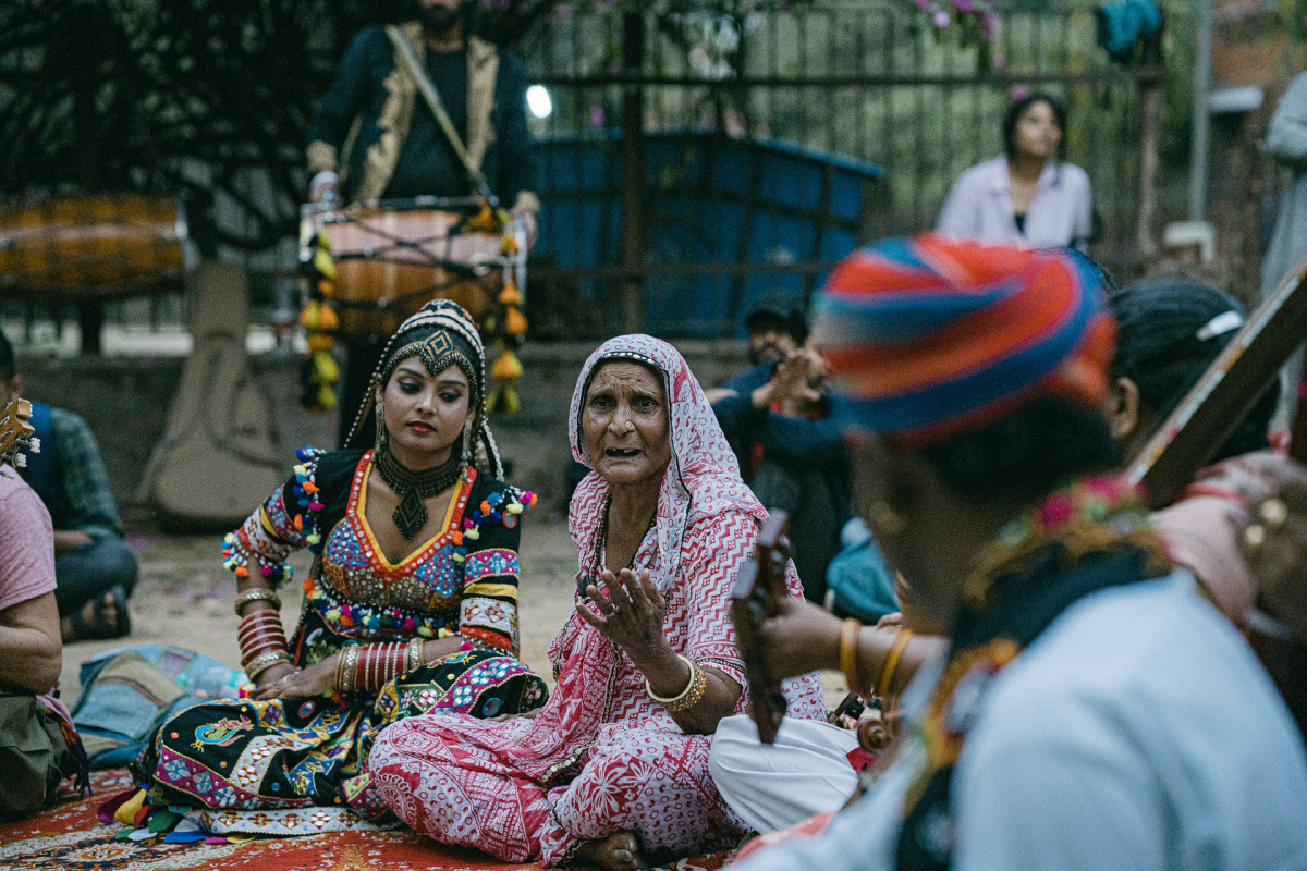 Kesri Devi with folk artists from different parts of India at a folk music session in New Delhi, March 2023. From left to right: Savita Kalbeliya, Kesri Devi, Geeta Parag, Talb Khan (photo: Raj Das).