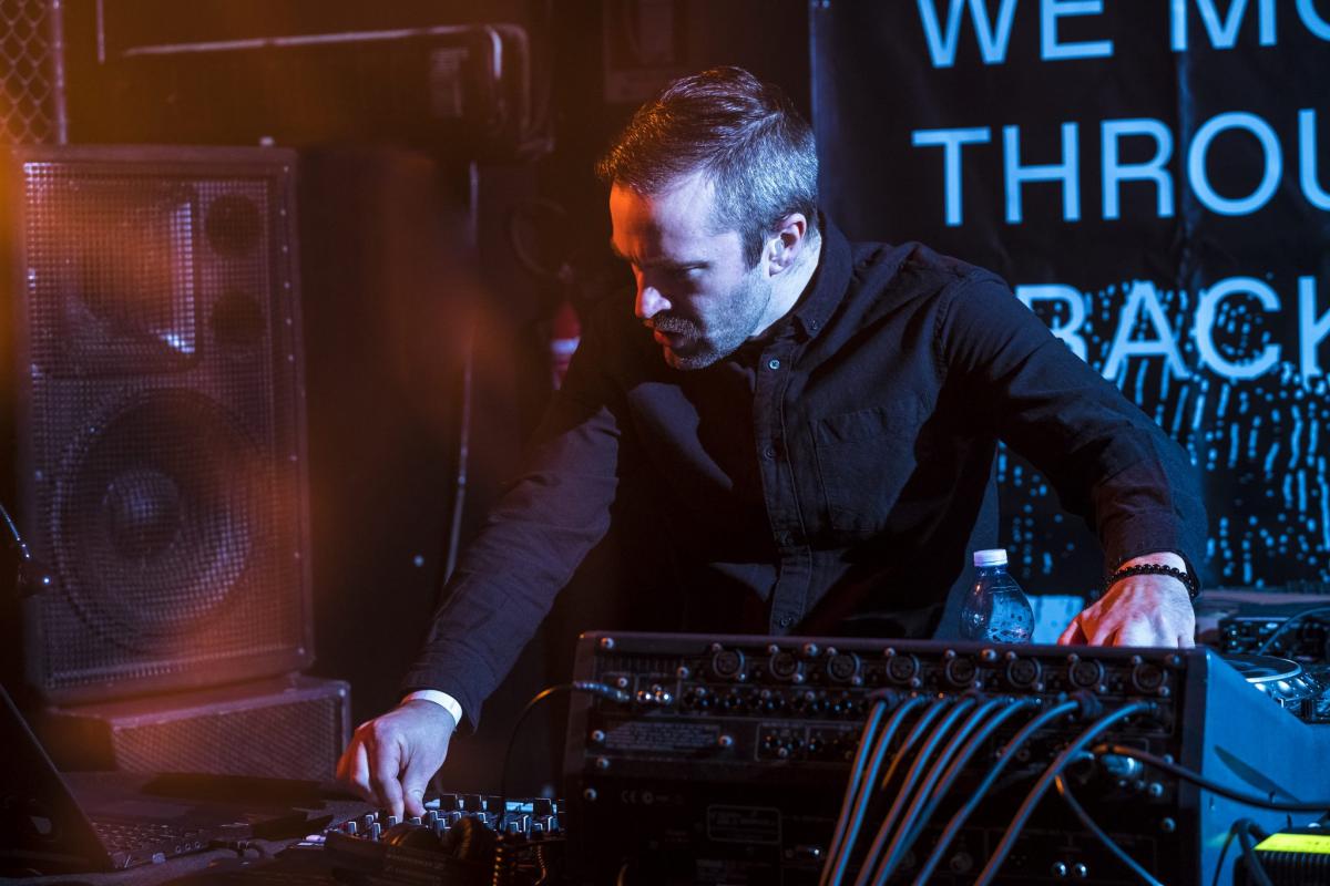Eomac performing at one of his sets (photo: Mattia Ghidelli)