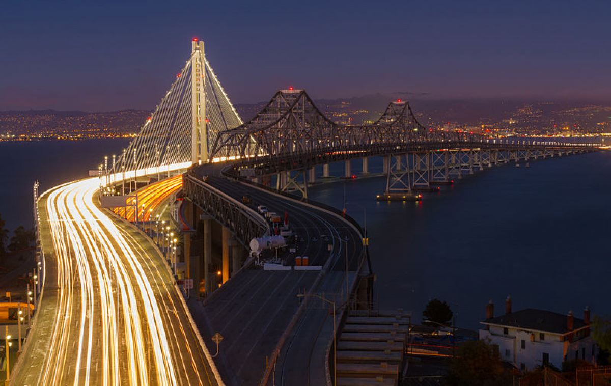 The San Francisco-Oakland Bay Bridge: the route where the artistic community of San Francisco has been pushed across as an effect of the Silicon Valley tech explosion (photo: Wikimedia Commons).