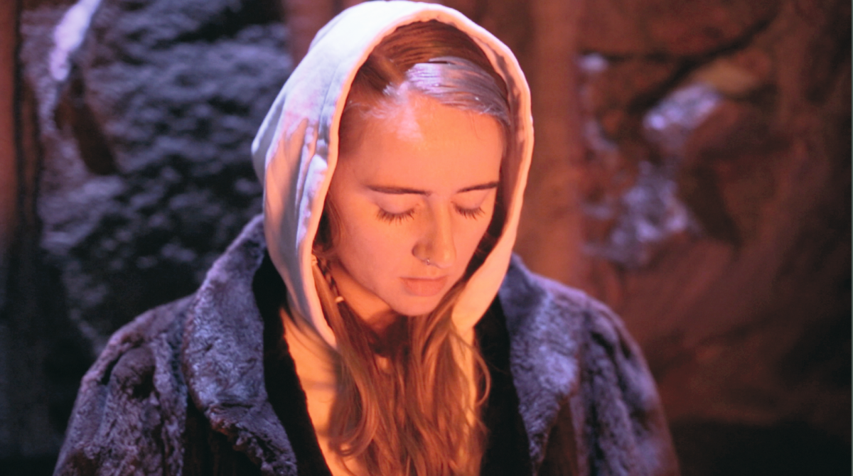 Filmstill: Silvana Imam & Elin Kastlander (Music), Olivia Kastebring & Mika Gustafson (Video): «I·M·A·M (jj Remix)» (Sweden 2014)