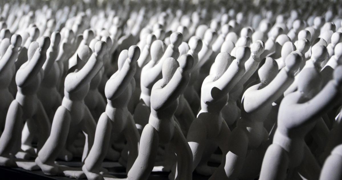 United by gestures: how revolutions may look like (photo: Max Pixel)