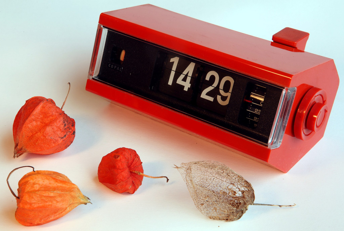 This came after the mechanical clock: Copal japan 1970s Alarm flip number electric clock (photo: Joost J. Bakker/Wikimedia).