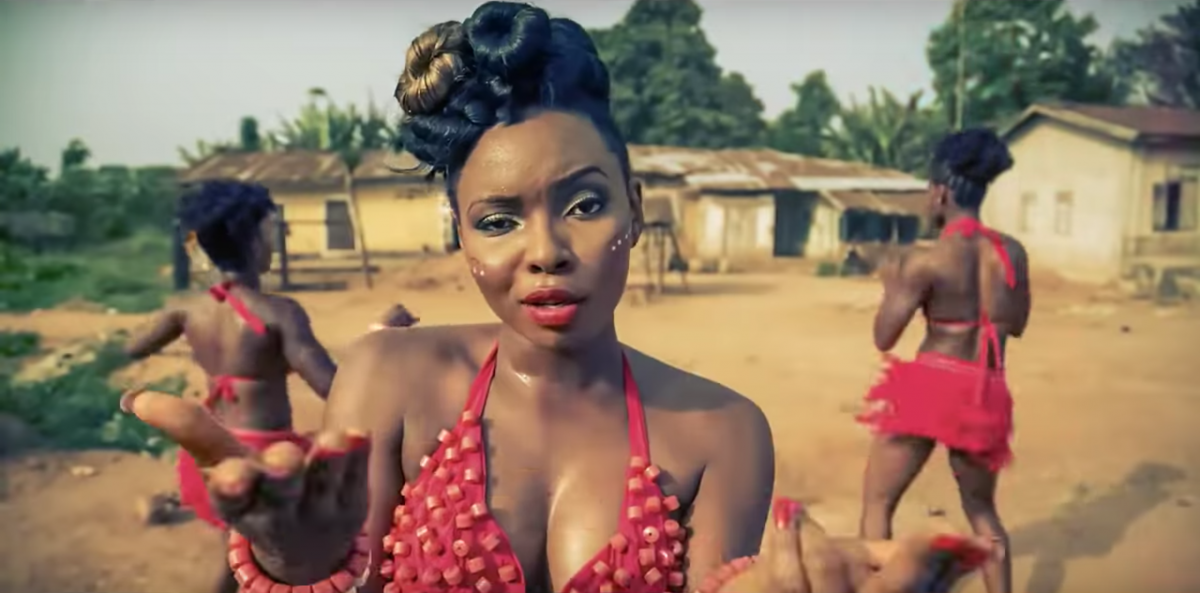 Filmstill: Yemi Alade (Music) and Effyzzie Entertainment (Video): «Johnny» (Nigeria 2014)