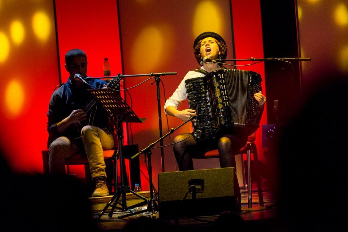 Youssra El Hawary live on her US tour (photo: Luis Fermo, 2018)