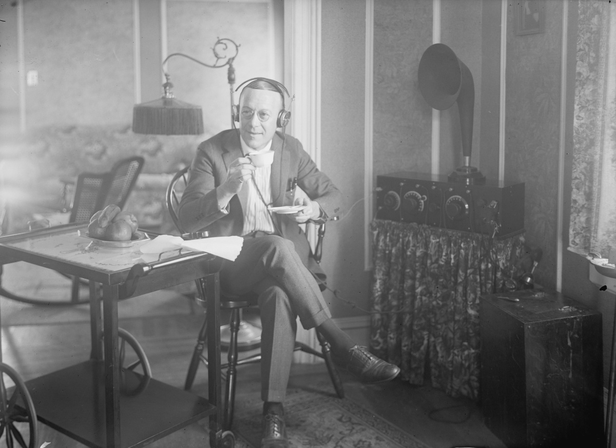 Ernest Hare listening to a record in about 1922. Credit: Library of Congress & Flickr/infrogmation