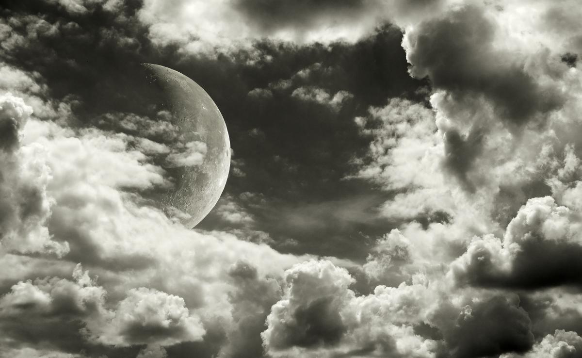 Landscape of Science Fiction (moon and clouds) (photo: Luc Viatour)