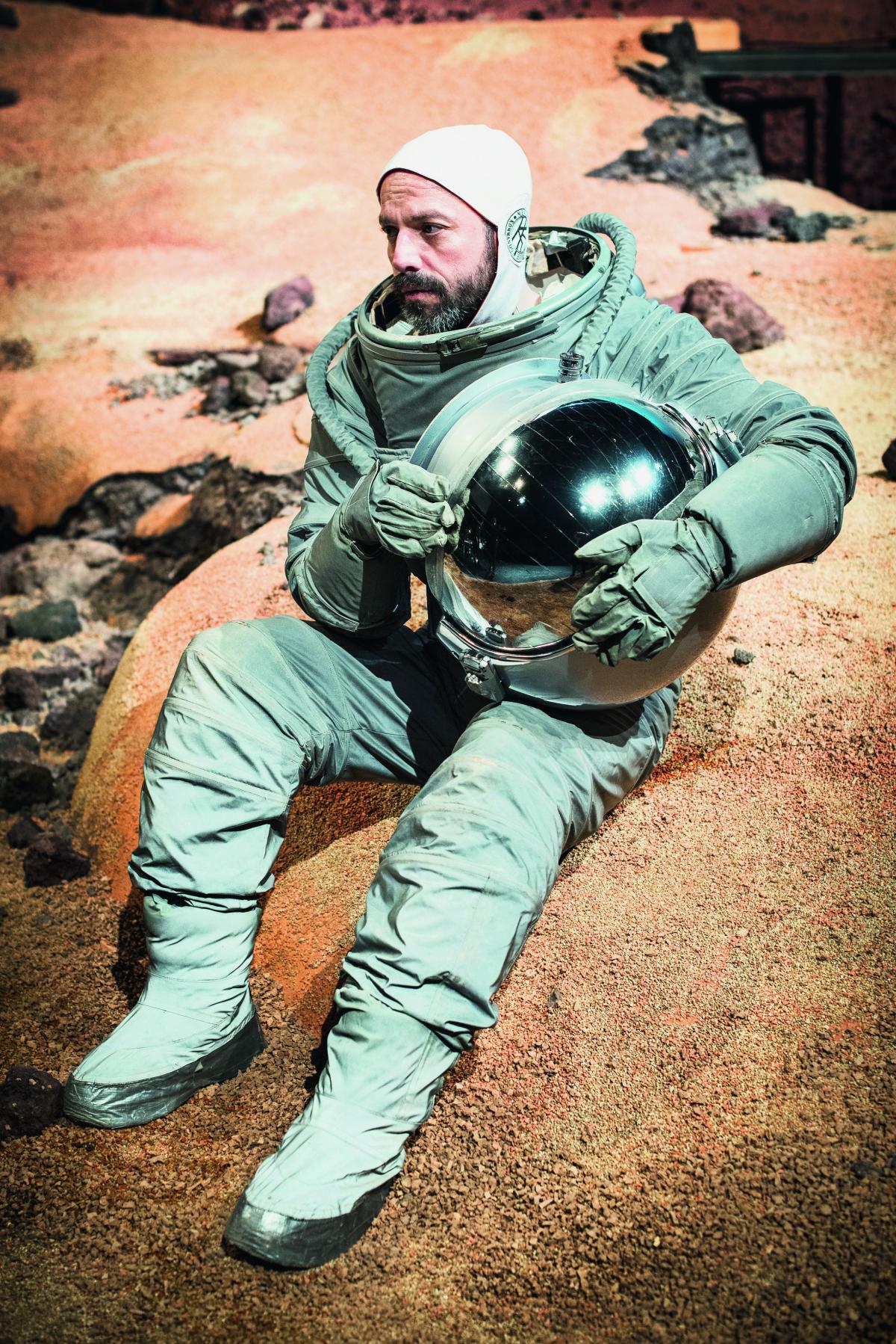 Tom in der Marswüste aus Kommando Himmelfahrt: Die Speisung der 5000 (photo: Julia Kneuse)