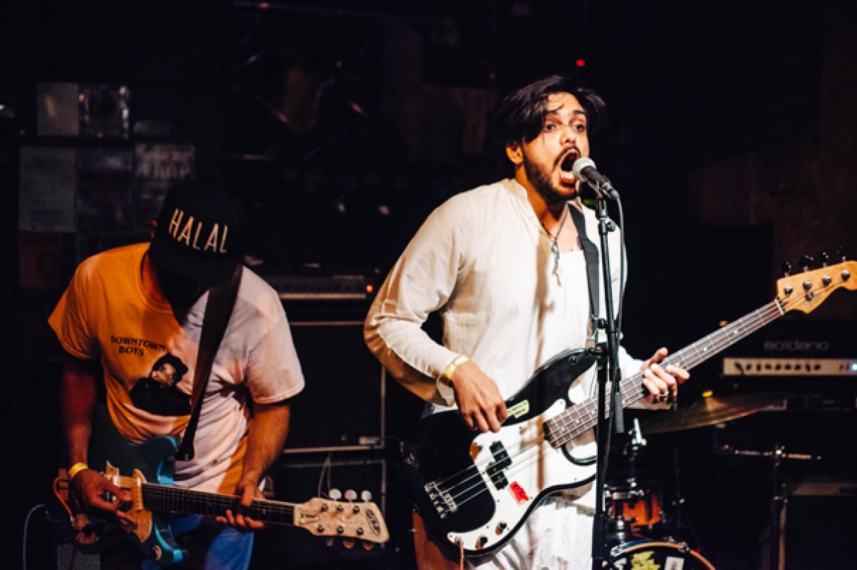 The Kominas, performing at Subterranean in Chicago on 8.8.2016 (photo: Thomas Burkhalter)