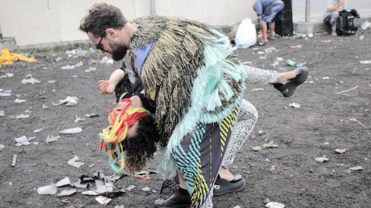 Wenn Partyvögel zum Tanz bitten (photo: Caroline Barrueco).