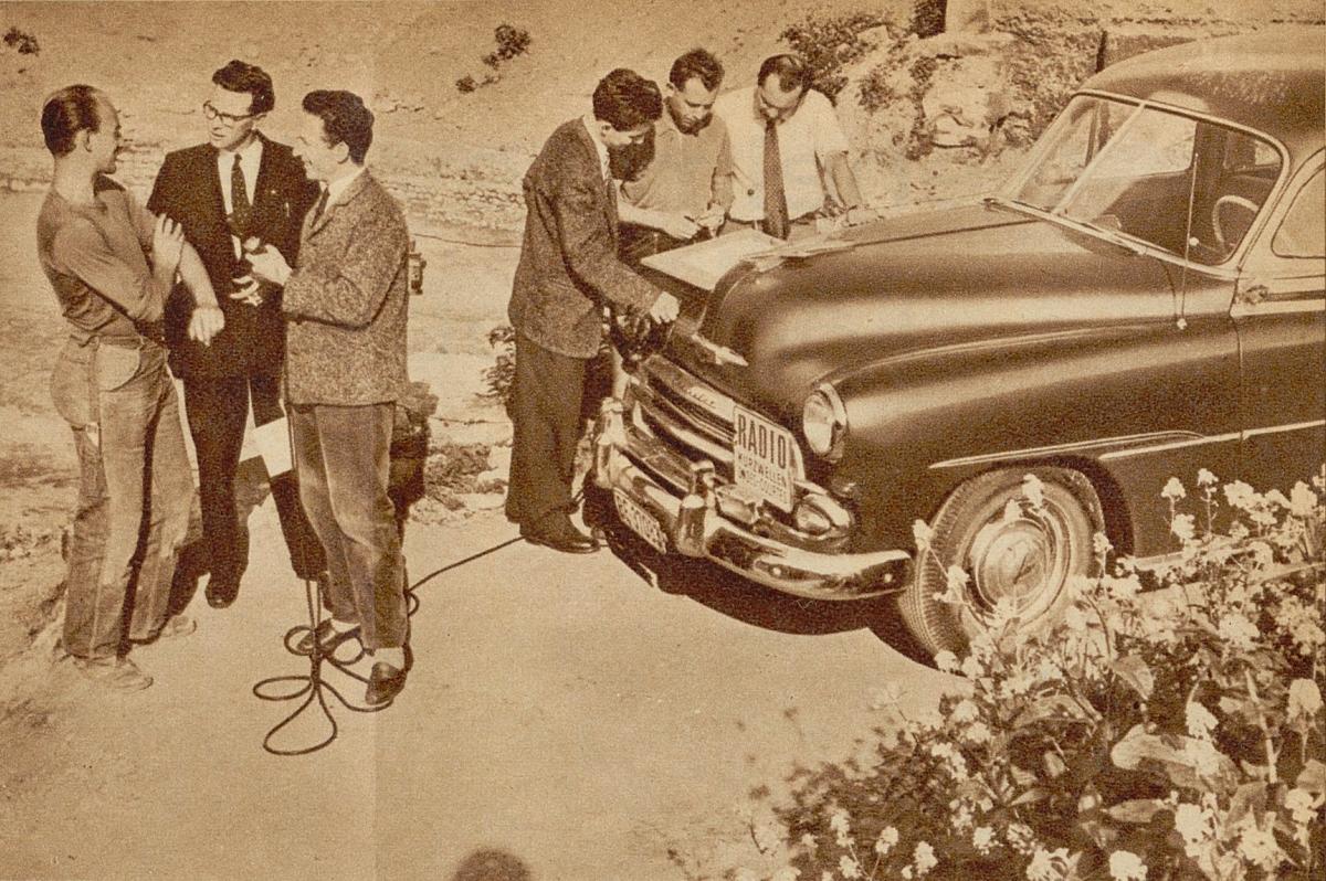 On-site recordings are in vogue in the 1950s. A car battery helps to supply the power for the interview with an archaeologist. (© Walter Studer, 1956, by courtesy of Peter Studer)