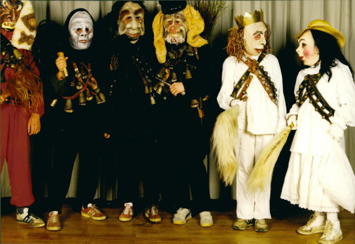 A Group of Santa Clauses in their new masks. Tradition in Hallwil (photo: Buggeros/Wikimedia)