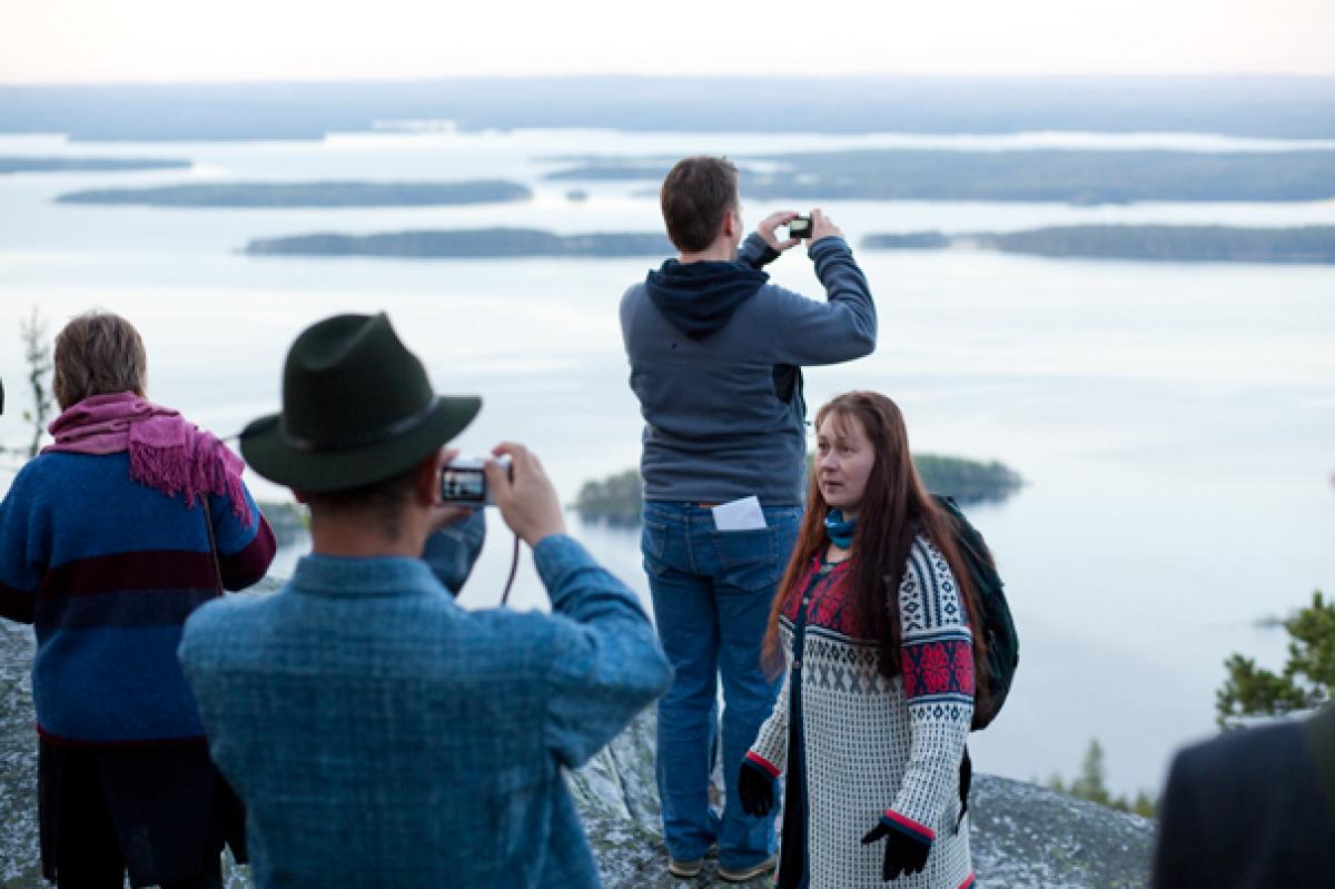 Soundscape scholars and composers on a «sound walk» on Mount Koli (photo: Thomas Burkhalter).
