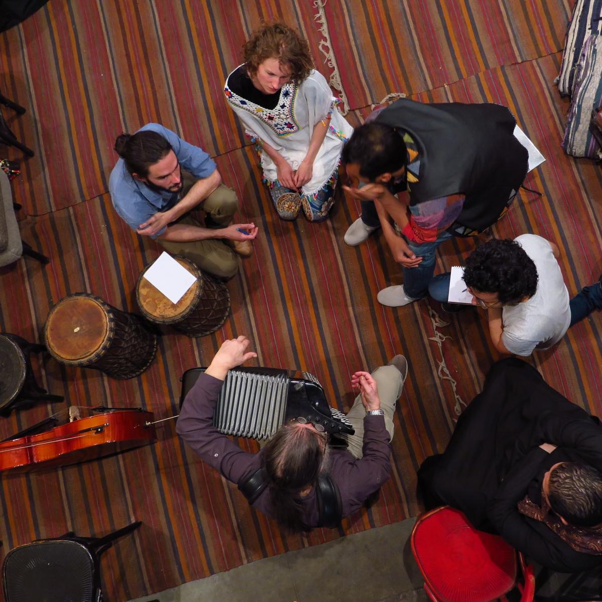 Nass Makan – Swiss-Egyptian Music Encounter 2019. Last arrangements before the concert in Cairo (photo: Johannes Rühl)