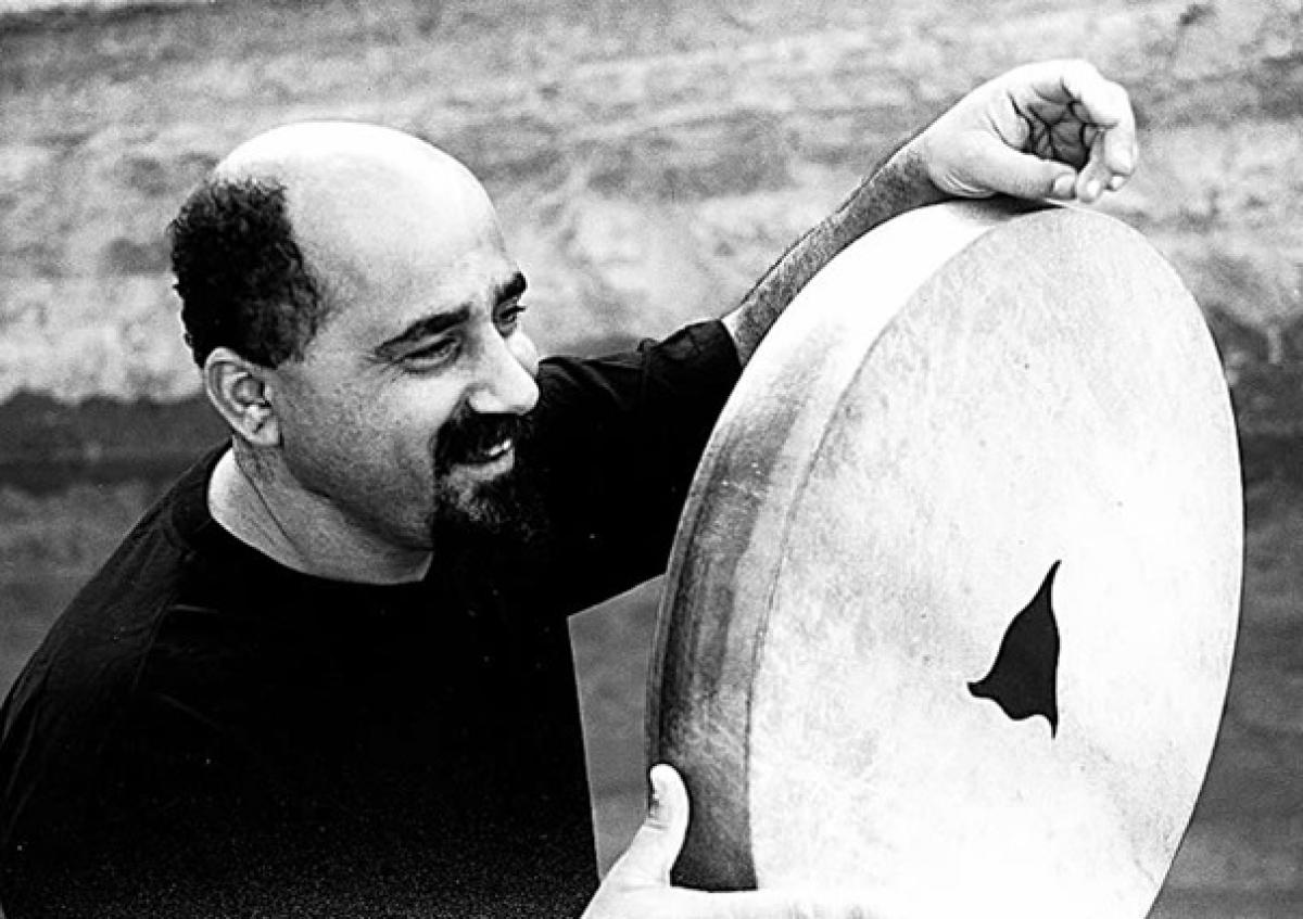 Omri Hason mit der Rahmentrommel (photo: Heidi Jost)