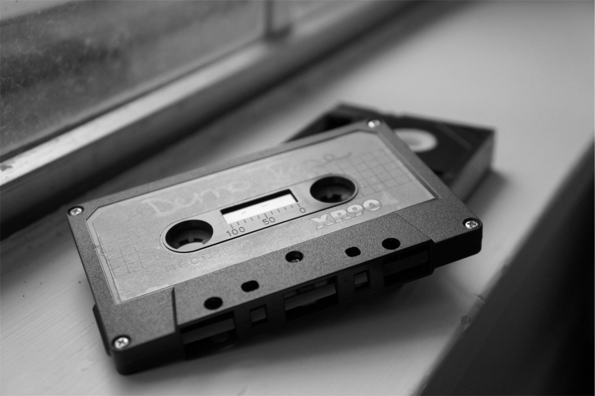 A medium that accelerated music piracy: the cassette tape (photo: StockSnap/Pixabay 2015).