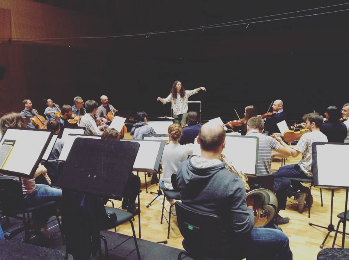 Yalda Zamani conducting the Cracovia Sinfonietta at Penderecki Center in Lusławice, Poland (photo: the artist, 2015).