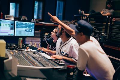 Salome MC & Shing02: Studio mixing at Blue Planet Sounds with sound engineer Jules Washington in Honolulu, Hawaii/US (photo: Shaneika Aguilar)