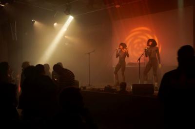 Faka live auf dem Digging the Global South Festival in Köln, Stadtgarten (photo: Nora Wiedenhöft und Jan Kryszons, 2017)