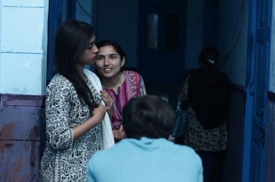 Rehearsals on the set: director Kamal Khan working with Suhae Abroo (left) and Shabana Hassan (right) (photo: Gali Films)