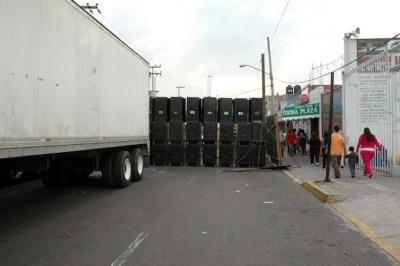 Soundsystem of Sonido Amistad Caracas/Victor Pérez at a street dance in the Santiago de Iztacalco neighborhood, 2010 (photo: Mirjam Wirz)