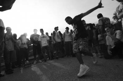 Junge Breakdancer auf einem Jam, organisiert von Tool of War, eine Initiative von Breakdance Pionier Popmaster Fabel (Rocksteady Crew) und seiner Frau Christie. (photo: Julian Voloj)