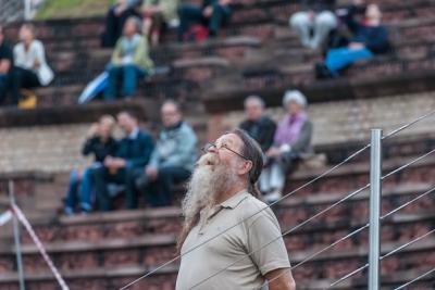 DER PIANIST, EIN FLÜGEL, VON EINEM HELIKOPTER BEWINDET Aktion von Roman Signer (photo: Kathrin Schulthess)