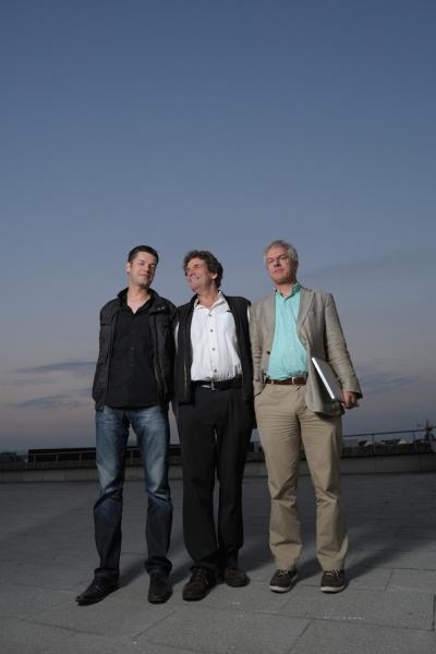 Der Weltraumphysiker Rudolf von Steiger (rechts) und seine beiden HUGO-Kollegen Daniel Schümperli (mitte) und Lukas Frey