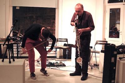 Manja Ristic und Hans Kocher improvisieren in der Galerija 12 Hub (photo: Theresa Beyer))