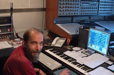 Der Komponist Vladimir Jovanovic im Studio für Elektronische Musik, Radio Belgrad (photo: Theresa Beyer)