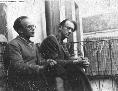 Avraham Sutzkever (links) und Shmerke Kaczerginski, Mitglieder des jüdischen Untergrunds im Ghetto von Vilnius (Vilna).