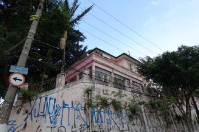 Image 1: Like a fortress — the palace of vinyl, Casarão do Vinil, São Paulo (photo: Holger Lund, 2018)