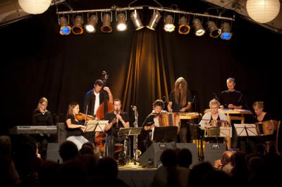 Alpini Vernähmlassig - Ensemble des Studiengangs Volksmusik an der Hochschule Luzern (photo: Angel Sanchez)