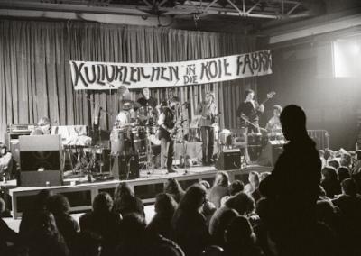 Die Eröffnungsfeier der Roten Fabrik in Zürich am 24. Oktober 1980 (photo: http://blogs.ethz.ch)