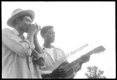 Forrest City Joe B. Pugh (with harmonica) and Sonny Boy Rogers (with guitar), Hughes, Arkansas, 1959 (photo: Alan Lomax).