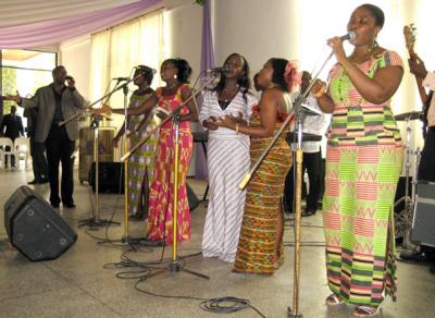 Performance of the gospel choir of Christ Victory Ministries International in Accra, 2009 (photo: author).