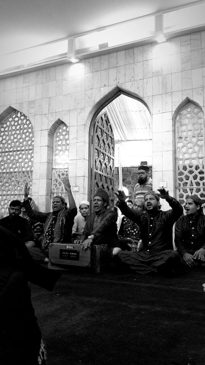 Qawwali by sons of late Meraj Ahmed Nizami Qawwal and Party (photo: Faizan Siddiqui).