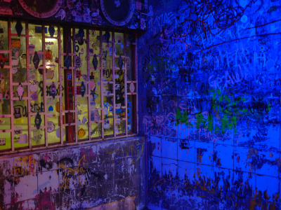 Blue lights (photo: Sara Piñeros).