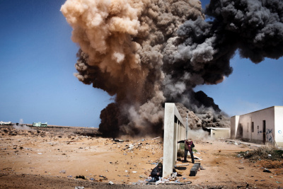Photograph shot by Sebastian Meyer seconds after the explosion of the bomb in Ras Lanuf (Libya) on March 11, 2011 (photo: Sebastian Meyer)